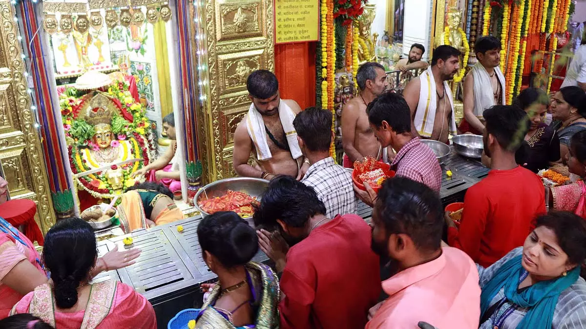 कोल्हापुर के महालक्ष्मी और ज्योतिबा मंदिर सभी भक्तों के लिए ड्रेस कोड लागू करने की योजना बना रहे कोल्हापुर के महालक्ष्मी और ज्योतिबा मंदिर सभी भक्तों के लिए ड्रेस कोड लागू करने की योजना बना रहे