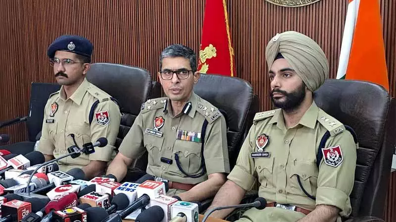 Amritsar जहरीली शराब त्रासदी, सरगना की व्हाट्सएप चैट से मामले को सुलझाने में मिली मदद Amritsar जहरीली शराब त्रासदी, सरगना की व्हाट्सएप चैट से मामले को सुलझाने में मिली मदद