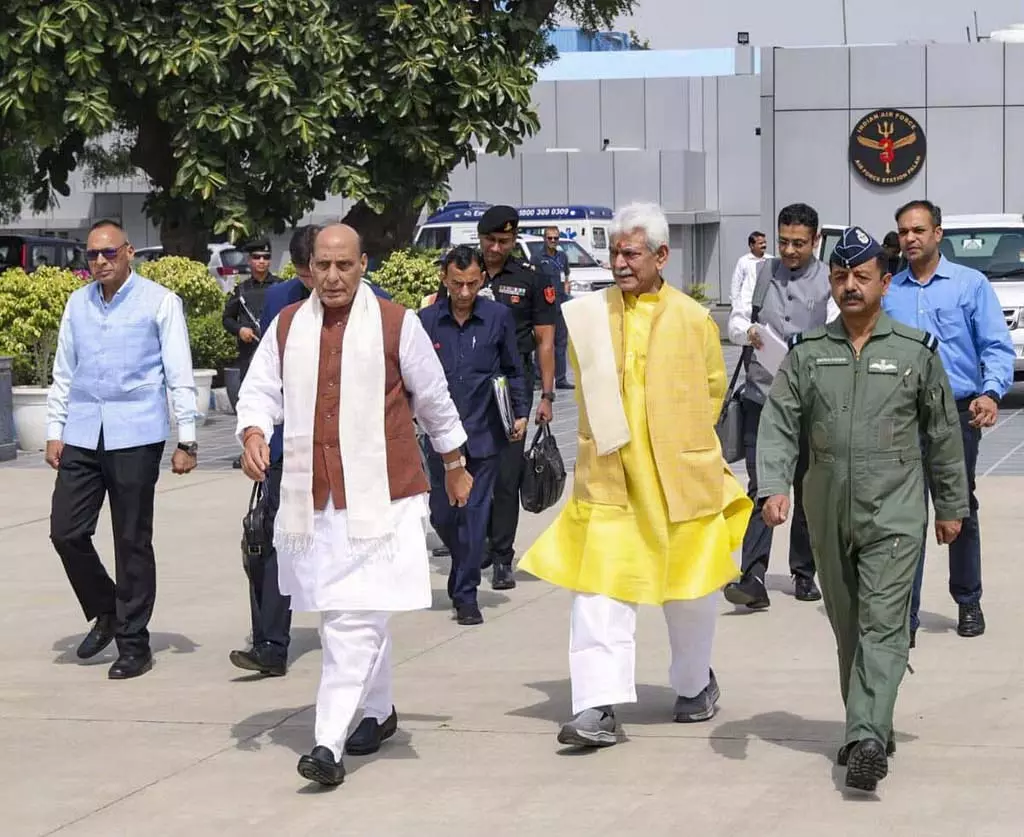 भारतीय सेना से पाकिस्तान को सबक: रक्षा मंत्री राजनाथ सिंह भारतीय सेना से पाकिस्तान को सबक: रक्षा मंत्री राजनाथ सिंह