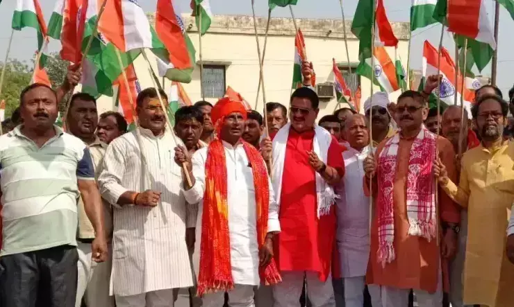 Varanasi: वीरों के सम्मान में तिरंगा यात्रा, ऑपरेशन सिंदूर की कामयाबी पर जश्न Varanasi: वीरों के सम्मान में तिरंगा यात्रा, ऑपरेशन सिंदूर की कामयाबी पर जश्न