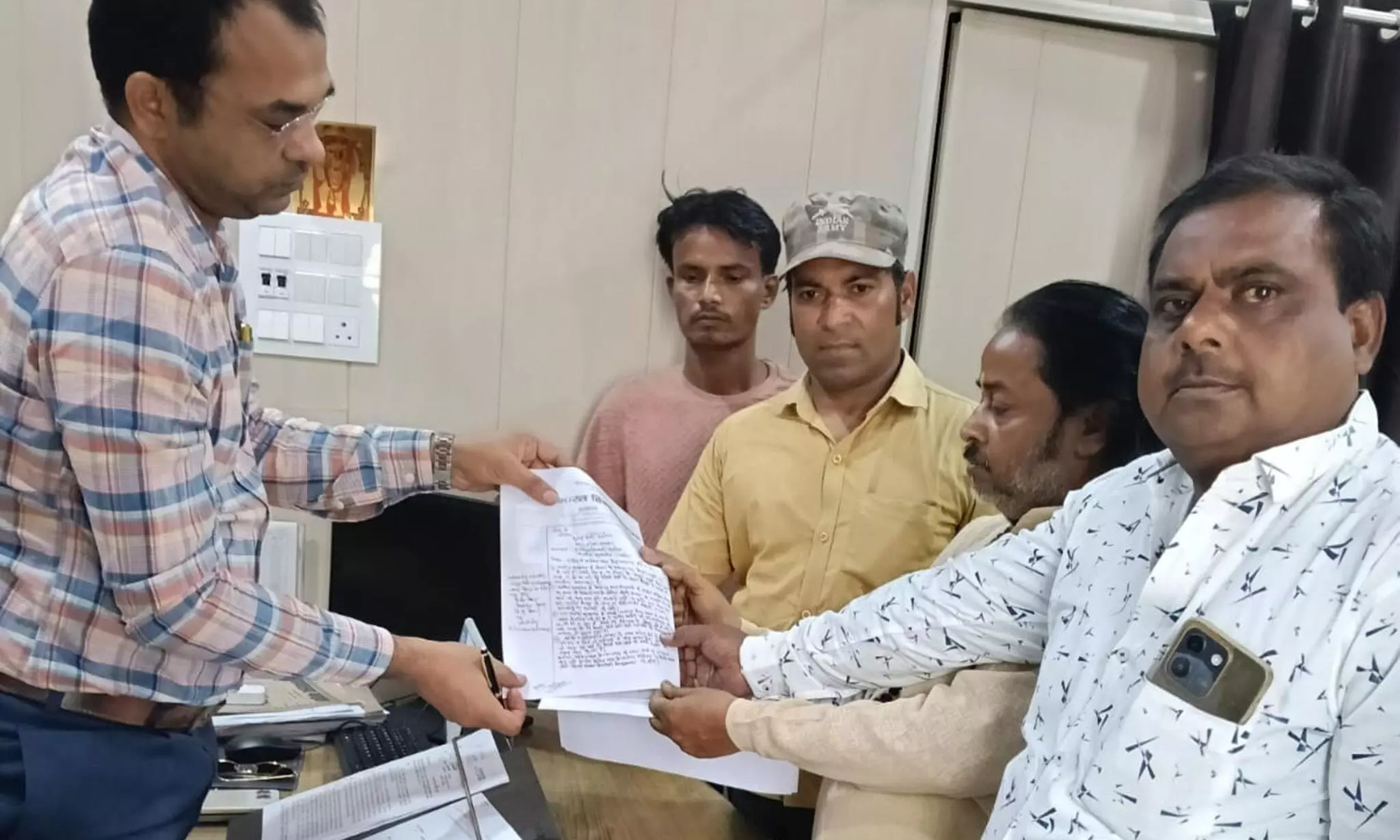 Kaimganj: अमृत सरोवर योजना में गवन को लेकर हिन्दू महासभा ने मुख्यमंत्री को भेजा ज्ञापन Kaimganj: अमृत सरोवर योजना में गवन को लेकर हिन्दू महासभा ने मुख्यमंत्री को भेजा ज्ञापन