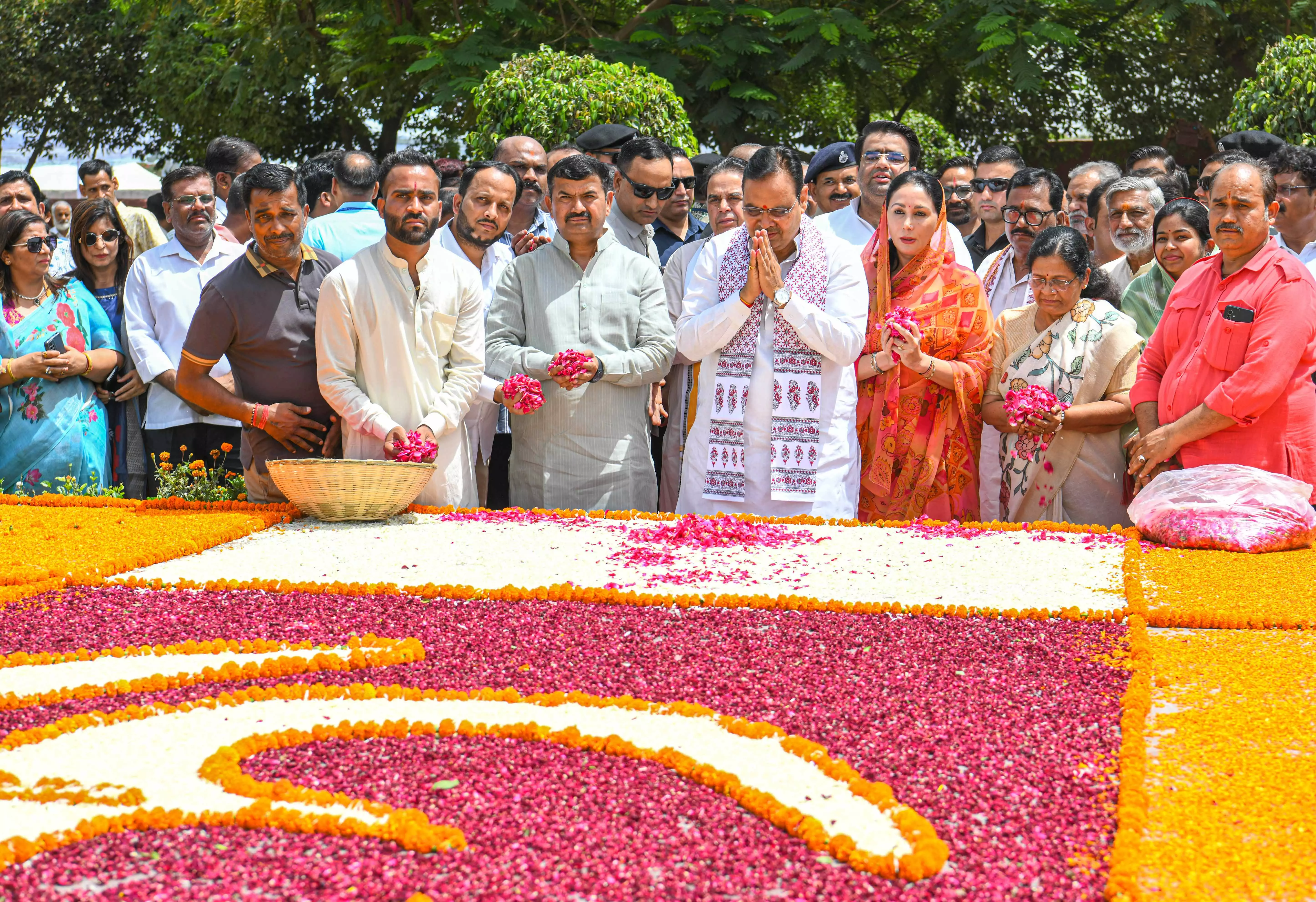 Jaipur: स्व. भैरोंसिंह शेखावत की पुण्यतिथि पर मुख्यमंत्री ने पुष्पांजलि अर्पित की Jaipur: स्व. भैरोंसिंह शेखावत की पुण्यतिथि पर मुख्यमंत्री ने पुष्पांजलि अर्पित की