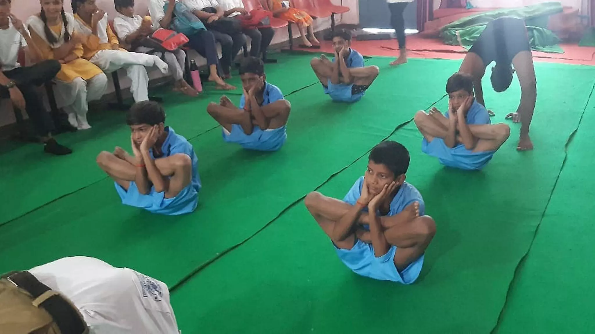 Farrukhabad: जिला स्तरीय योगासन प्रतियोगिता में कई विद्यालयों के विद्यार्थियों ने लिया भाग Farrukhabad: जिला स्तरीय योगासन प्रतियोगिता में कई विद्यालयों के विद्यार्थियों ने लिया भाग