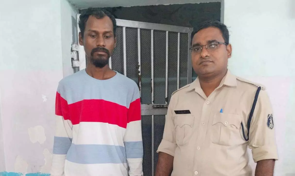 रायपुर: गार्डन के पास चाकू लेकर घूम रहा बदमाश गिरफ्तार रायपुर: गार्डन के पास चाकू लेकर घूम रहा बदमाश गिरफ्तार