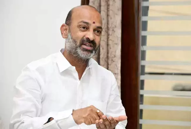 रु. 8 हजार करोड़ की ‘फीस’ बकाया राशि का तुरंत भुगतान किया जाना चाहिए: बंदी संजय का CM को पत्र रु. 8 हजार करोड़ की ‘फीस’ बकाया राशि का तुरंत भुगतान किया जाना चाहिए: बंदी संजय का CM को पत्र