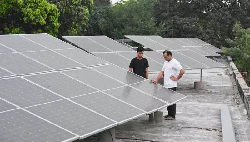 97 MC भवनों पर लगेंगे सौर पैनल 97 MC भवनों पर लगेंगे सौर पैनल