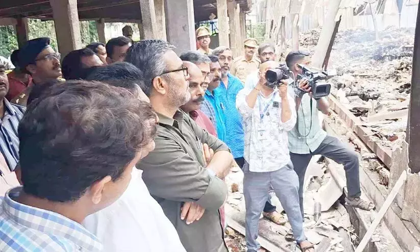 Kerala : शराब गोदाम और दुकान में आग से 10 करोड़ का नुकसान Kerala : शराब गोदाम और दुकान में आग से 10 करोड़ का नुकसान