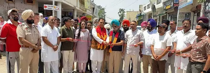 Phagwara village में 2 प्रमुख सड़कों का निर्माण शुरू Phagwara village में 2 प्रमुख सड़कों का निर्माण शुरू