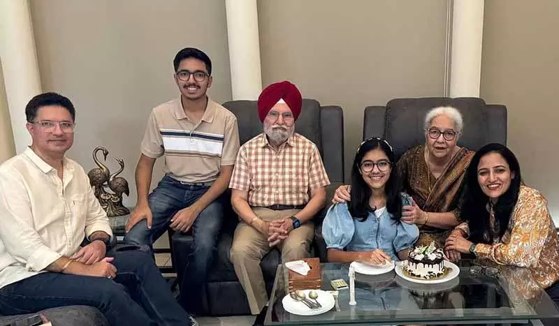 Nawanshahr के टीन टॉपर ने कहा, सोशल मीडिया से दूर रहने से मुझे ध्यान केंद्रित करने में मदद मिली Nawanshahr के टीन टॉपर ने कहा, सोशल मीडिया से दूर रहने से मुझे ध्यान केंद्रित करने में मदद मिली