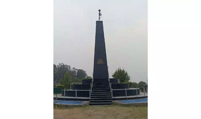 Jammu: वीरों को श्रद्धांजलि देने के लिए बनाया गया सांबा का वीर भूमि पार्क बंद होने की कगार पर Jammu: वीरों को श्रद्धांजलि देने के लिए बनाया गया सांबा का वीर भूमि पार्क बंद होने की कगार पर