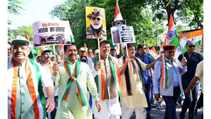 Jammu: सीएम धामी ने उत्तराखंड में तिरंगा शौर्य सम्मान यात्रा का नेतृत्व किया Jammu: सीएम धामी ने उत्तराखंड में तिरंगा शौर्य सम्मान यात्रा का नेतृत्व किया