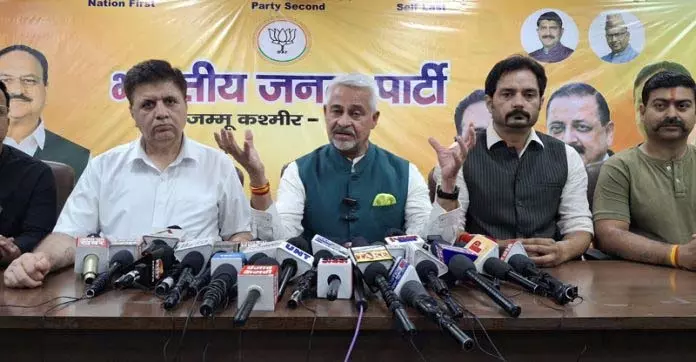 आतंकवाद से लड़ने में नियंत्रण रेखा और सीमा भारत के लिए बाधा नहीं बनेगी: BJP आतंकवाद से लड़ने में नियंत्रण रेखा और सीमा भारत के लिए बाधा नहीं बनेगी: BJP
