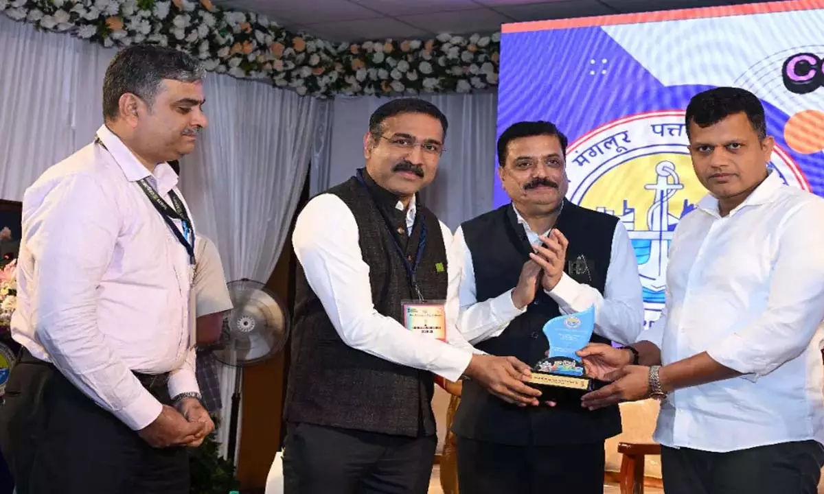 न्यू मैंगलोर पोर्ट के लिए स्वर्ण जयंती वर्ष रिकॉर्ड कार्गो हैंडलिंग के साथ चमका न्यू मैंगलोर पोर्ट के लिए स्वर्ण जयंती वर्ष रिकॉर्ड कार्गो हैंडलिंग के साथ चमका