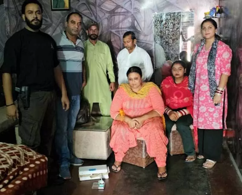 Nurpur के सीमावर्ती क्षेत्र में नशीली दवाओं के व्यापार में शामिल महिलाओं ने चिंता बढ़ाई Nurpur के सीमावर्ती क्षेत्र में नशीली दवाओं के व्यापार में शामिल महिलाओं ने चिंता बढ़ाई