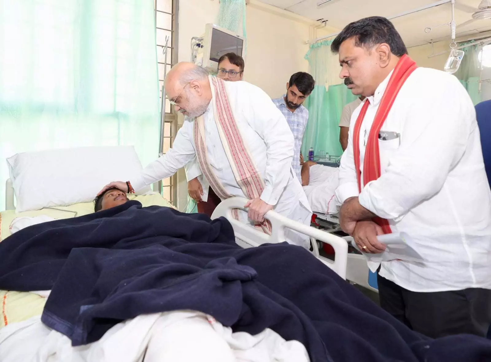 केंद्रीय गृहमंत्री अमित शाह ने एम्स में घायल जवानों से की मुलाकात केंद्रीय गृहमंत्री अमित शाह ने एम्स में घायल जवानों से की मुलाकात