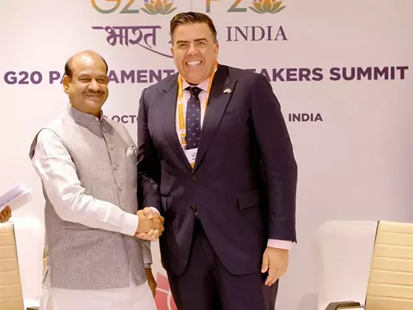सभी प्रकार के आतंकवाद को खत्म करने के लिए विश्व को एक स्वर में बोलना चाहिए: Om Birla सभी प्रकार के आतंकवाद को खत्म करने के लिए विश्व को एक स्वर में बोलना चाहिए: Om Birla