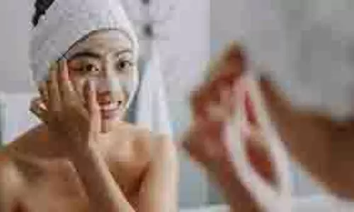 Skin Care: गर्मियों में चेहरे को ऐसे रखें तरोताजा, जानें आसान स्किन केयर टिप्स Skin Care: गर्मियों में चेहरे को ऐसे रखें तरोताजा, जानें आसान स्किन केयर टिप्स