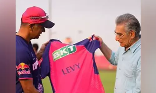 IPL: राहुल द्रविड़ ने शिट्स क्रीक स्टार यूजीन लेवी से मुलाकात की