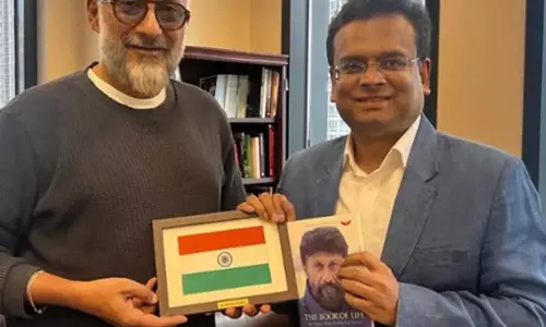शिकागो पहुंचे विवेक रंजन अग्निहोत्री, महावाणिज्यदूत सोमनाथ घोष संग शेयर की तस्वीर शिकागो पहुंचे विवेक रंजन अग्निहोत्री, महावाणिज्यदूत सोमनाथ घोष संग शेयर की तस्वीर