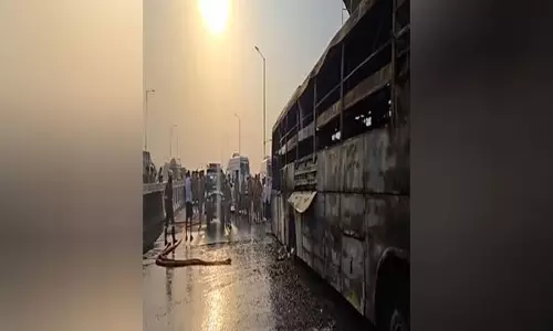 Lucknow: बस में आग लगने से 2 बच्चों समेत 5 की मौत