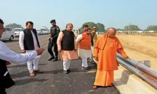 Lucknow: योगी सरकार उत्तर प्रदेश में बड़े पैमाने पर कर रही है रोड ट्रांसफॉर्मेशन
