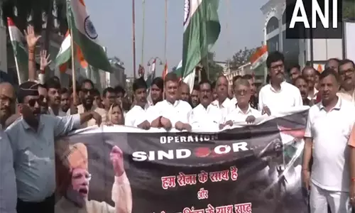 Ayodhya में भाजपा नेताओं, पार्टी कार्यकर्ताओं और पूर्व सैनिकों ने निकाली तिरंगा यात्रा