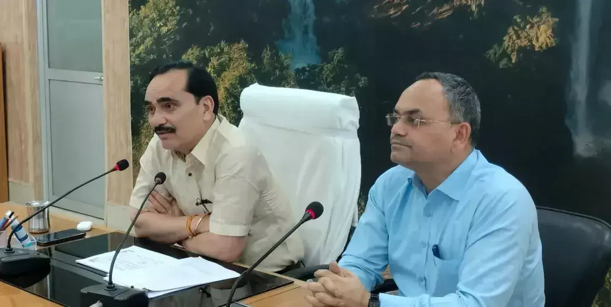 Mirzapur: निस्तारण में लापरवाही पर मंडलायुक्त एक्शन मोड में Mirzapur: निस्तारण में लापरवाही पर मंडलायुक्त एक्शन मोड में
