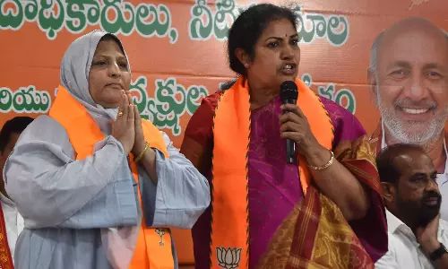 YSRC MLC जकिया खानम ने पार्टी छोड़ी, भाजपा में शामिल हुईं YSRC MLC जकिया खानम ने पार्टी छोड़ी, भाजपा में शामिल हुईं