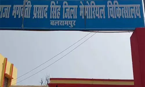 UP: कार-ट्रक की टक्कर में 5 लोगों की मौत, 8 घायल