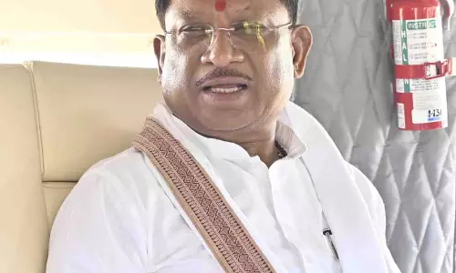 CM साय सुशासन तिहार के दौरे पर हेलीकॉप्टर से रवाना CM साय सुशासन तिहार के दौरे पर हेलीकॉप्टर से रवाना