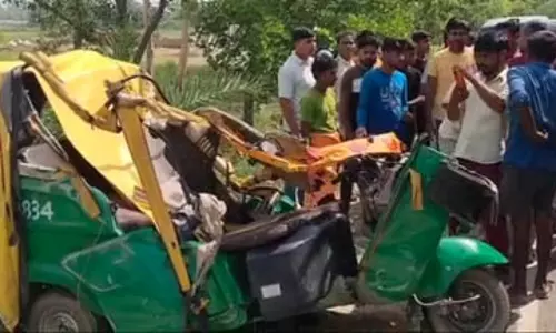 ऑटो को मारी डंपर ने टक्कर, 6 लोगों की मौत, कई लोग घायल