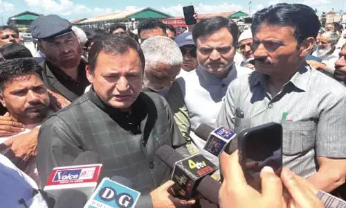 जाविद डार ने सोपोर फल मंडी में मैकडैमाइजेशन कार्य का उद्घाटन किया
