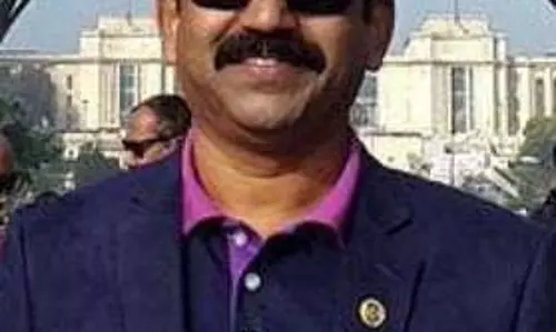 Tumkur : निर्मिति केंद्र अधिकारी राजशेखर के घर पर लोगों ने हमला किया Tumkur : निर्मिति केंद्र अधिकारी राजशेखर के घर पर लोगों ने हमला किया