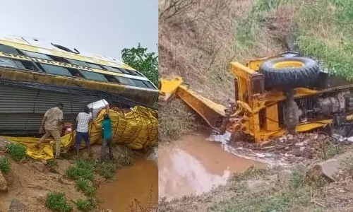 निजी बस और JCB वाहन में टक्कर: 8 लोग गंभीर रूप से घायल निजी बस और JCB वाहन में टक्कर: 8 लोग गंभीर रूप से घायल