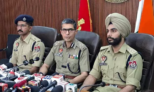 Amritsar जहरीली शराब त्रासदी, सरगना की व्हाट्सएप चैट से मामले को सुलझाने में मिली मदद Amritsar जहरीली शराब त्रासदी, सरगना की व्हाट्सएप चैट से मामले को सुलझाने में मिली मदद