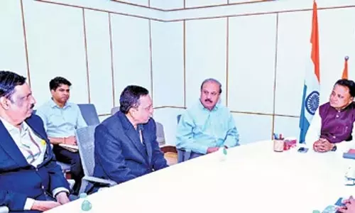 भारत बायोटेक के चेयरमैन ने ओडिशा के CM Majhi से मुलाकात की