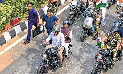 CM Majhi ने ‘तिरंगा यात्रा’ को हरी झंडी दिखाई, सशस्त्र बलों के साहस की सराहना की