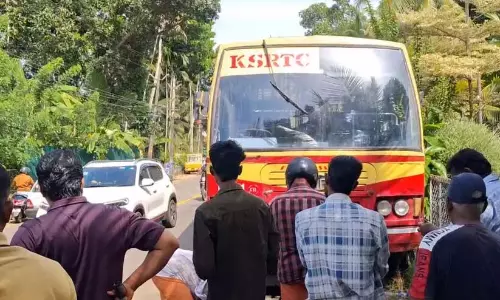 टूटे हुए एक्सल वाली KSRTC बस के कुचलने से तीन छात्र घायल