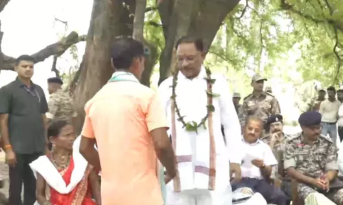 आम पत्तों से बने हार से CM साय का हुआ स्वागत