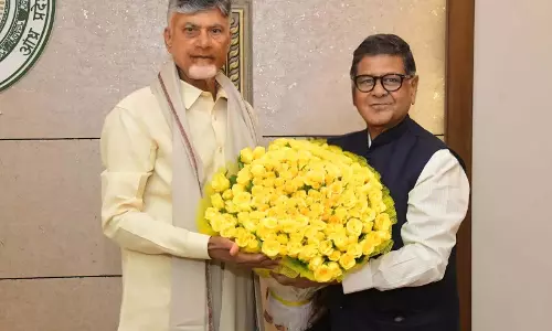 जयराज स्टील SK गोयनका ने आंध्र के मुख्यमंत्री नायडू से मुलाकात की जयराज स्टील SK गोयनका ने आंध्र के मुख्यमंत्री नायडू से मुलाकात की