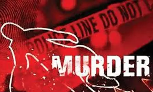 Dumka: नाले में पानी फेंकने के विवाद में महिला पर तलवार से हमला Dumka: नाले में पानी फेंकने के विवाद में महिला पर तलवार से हमला