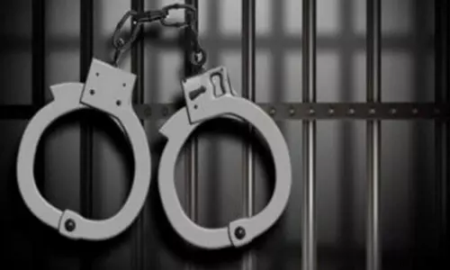 नेपाल सीमा पर बांग्लादेशी नागरिक पकड़ा गया नेपाल सीमा पर बांग्लादेशी नागरिक पकड़ा गया