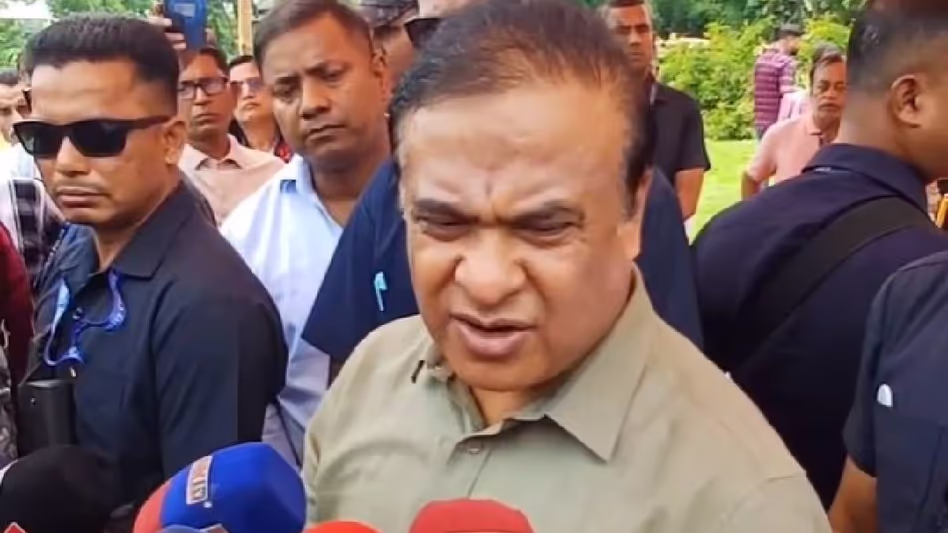 Assam के मुख्यमंत्री ने सोनापुर में साफ़ की गई ज़मीन का निरीक्षण Assam के मुख्यमंत्री ने सोनापुर में साफ़ की गई ज़मीन का निरीक्षण