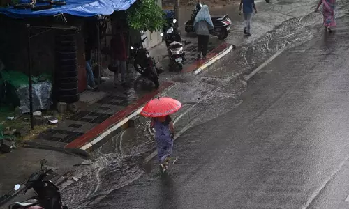 Hyderabad और उसके आसपास के जिलों में भीषण तूफान आया Hyderabad और उसके आसपास के जिलों में भीषण तूफान आया