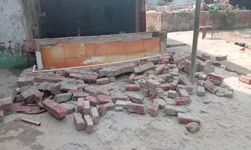 Gonda: स्कूल में हैंडवाश गिरने से मची अफरा-तफरी, तीन छात्राएं जख्मी