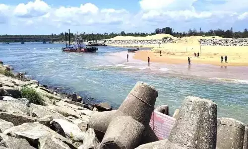 Kerala : ड्रेजिंग कारगर नहीं, पोझी में फिर फंस रही मिट्टी Kerala : ड्रेजिंग कारगर नहीं, पोझी में फिर फंस रही मिट्टी