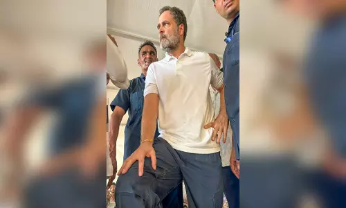 राहुल गांधी के काफिला को रोकने पर भड़की कांग्रेस