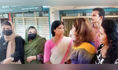 आधी कीमत पर धोखाधड़ी; दोनों के खिलाफ कानूनी कार्रवाई की जा रही