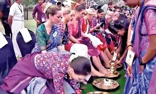 BRS ने तेलंगाना की महिलाओं का अपमान करने के लिए कांग्रेस की आलोचना की BRS ने तेलंगाना की महिलाओं का अपमान करने के लिए कांग्रेस की आलोचना की