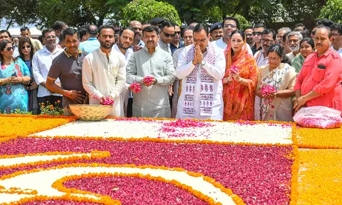 Jaipur: स्व. भैरोंसिंह शेखावत की पुण्यतिथि पर मुख्यमंत्री ने पुष्पांजलि अर्पित की